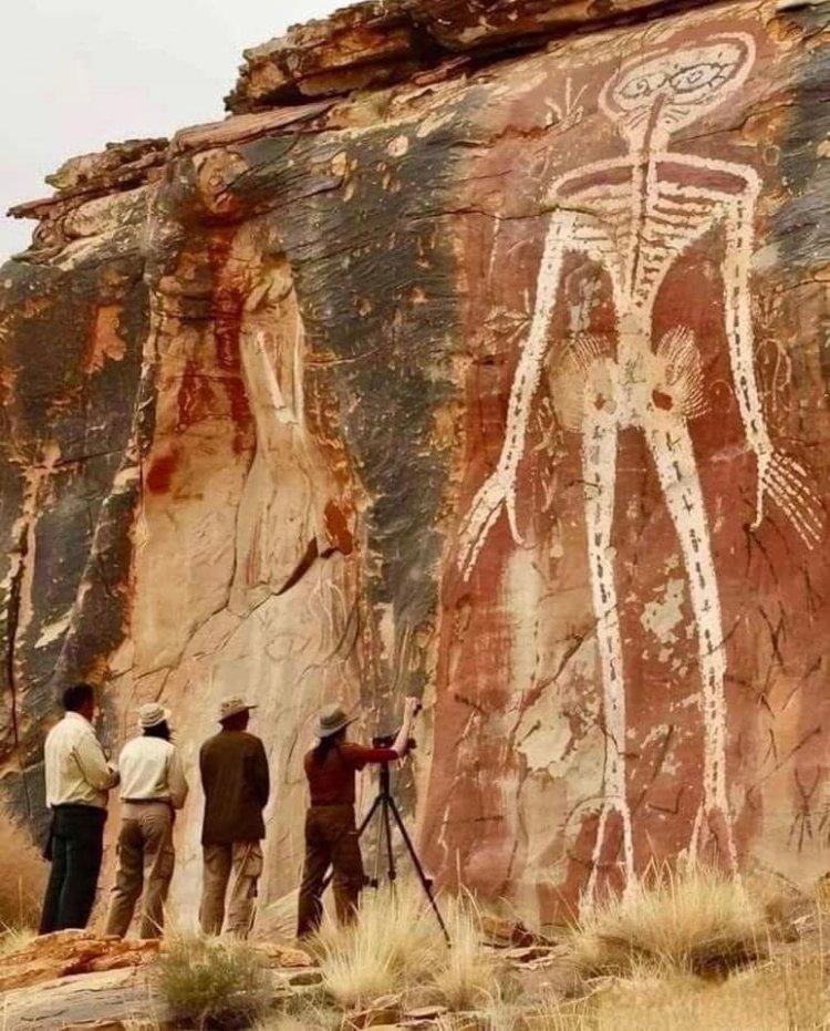 Ancient Cave Paintings in Hoshangabad Depict Aliens and Ancient Calendar